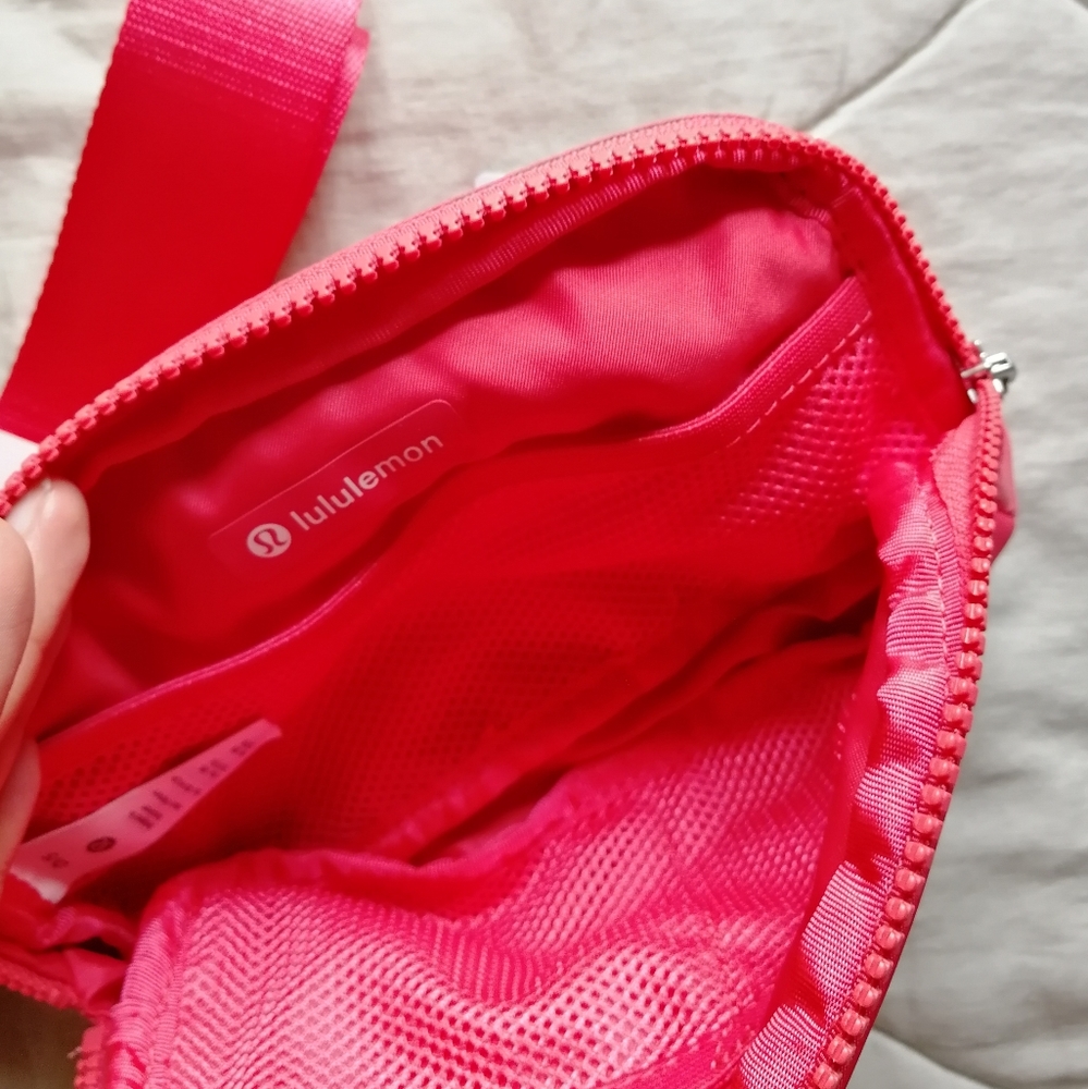 LULULEMON Everywhere Belt Bag Pale Raspberry NWT - Picture 3 of 6